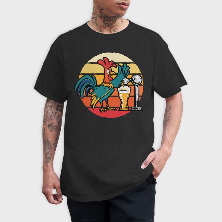 Rooster Beer In A Bar, Tricou Barbati (Unisex)